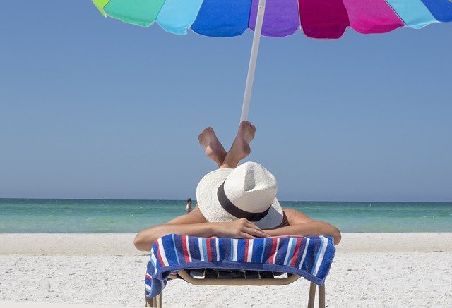 Bronzer sur la plage