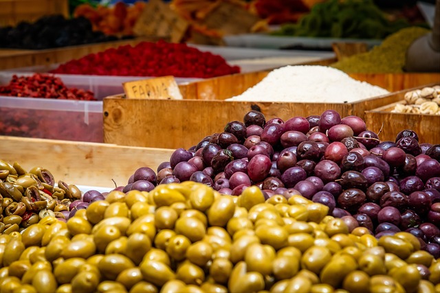 Assortiment d'olives vertes et noires